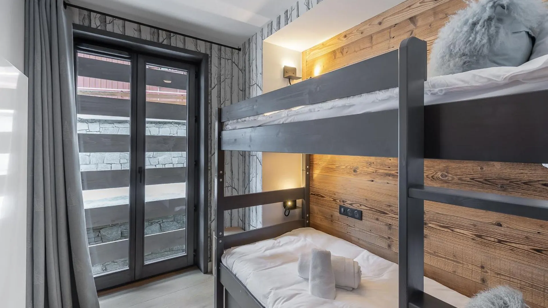 Spacieux Appartement Neuf Proche Pistes Avec Cheminee Et Parking - Fr-1-562-68 Courchevel