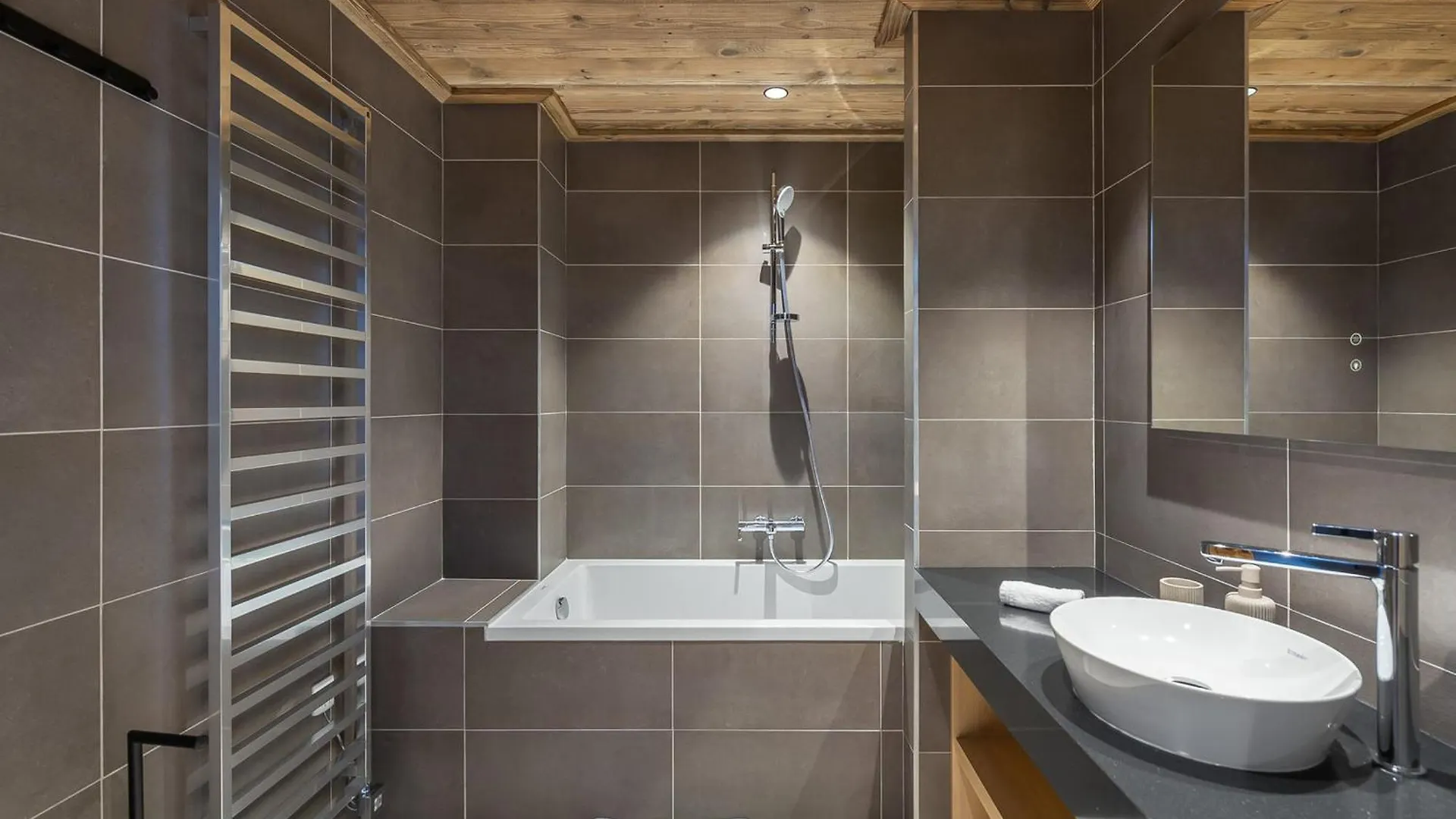 Spacieux Appartement Neuf Proche Pistes Avec Cheminee Et Parking - Fr-1-562-68 Courchevel Frankrijk